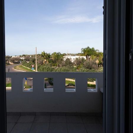 Apartamento Bilocale Climatizzato Con Vista Panoramica Ugento Exterior foto